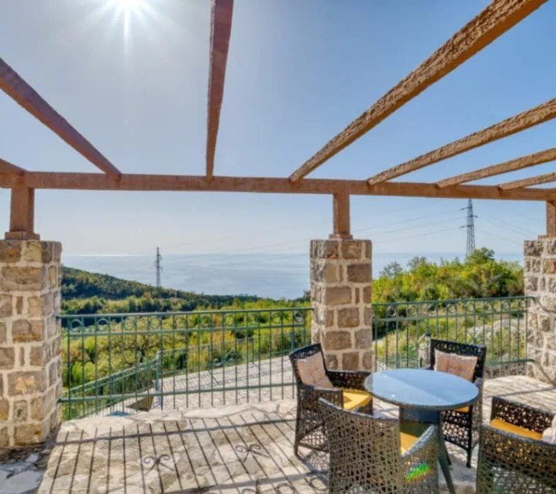 Petrovac'ta Havuzlu Lüks Villa — Karadağ