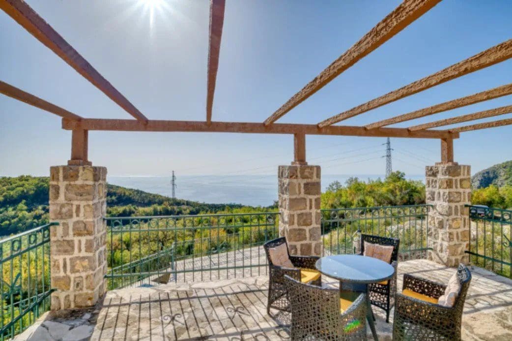 Petrovac'ta Havuzlu Lüks Villa — Karadağ