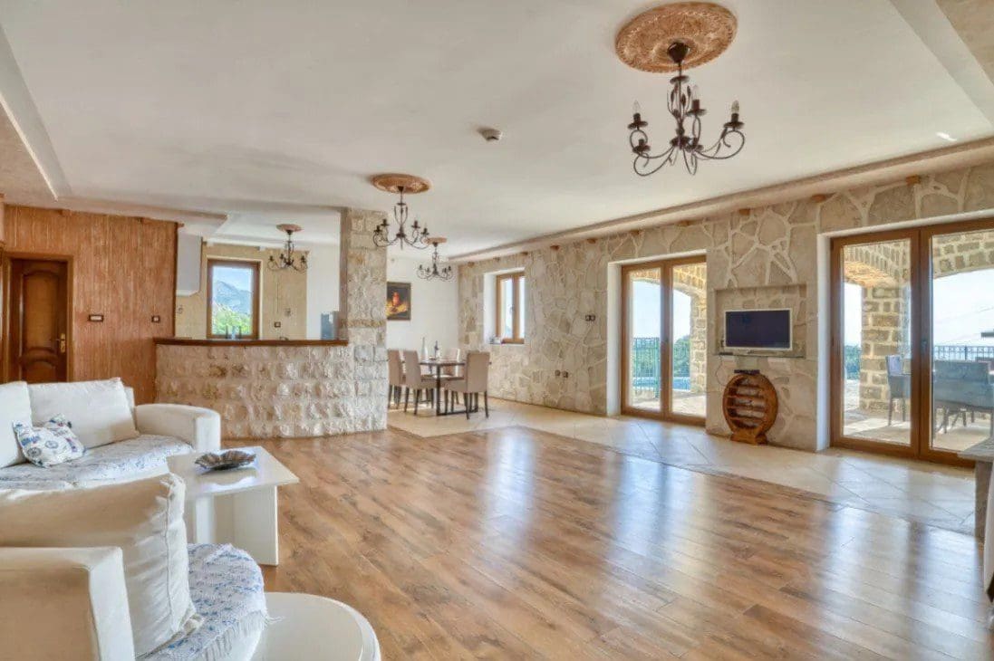 Petrovac'ta Havuzlu Lüks Villa — Karadağ