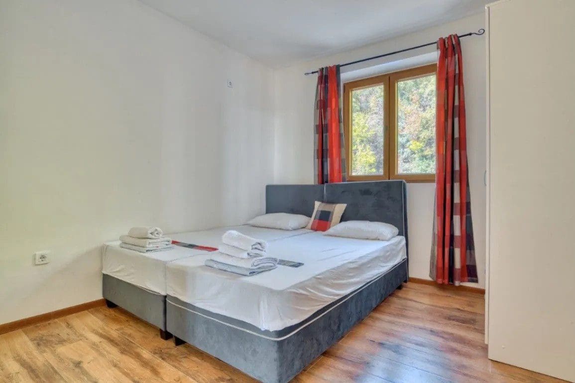Petrovac'ta Havuzlu Lüks Villa — Karadağ