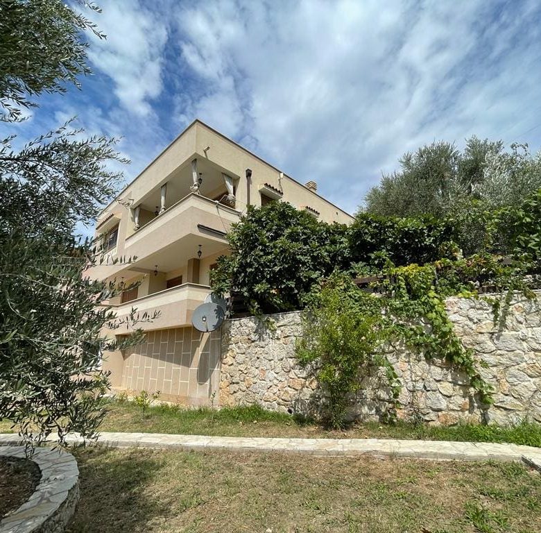 Luxurious Villa with Breathtaking Views in Bar — Montenegro