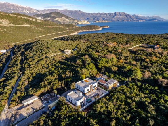 Three Stunning Villas with a Shared Pool