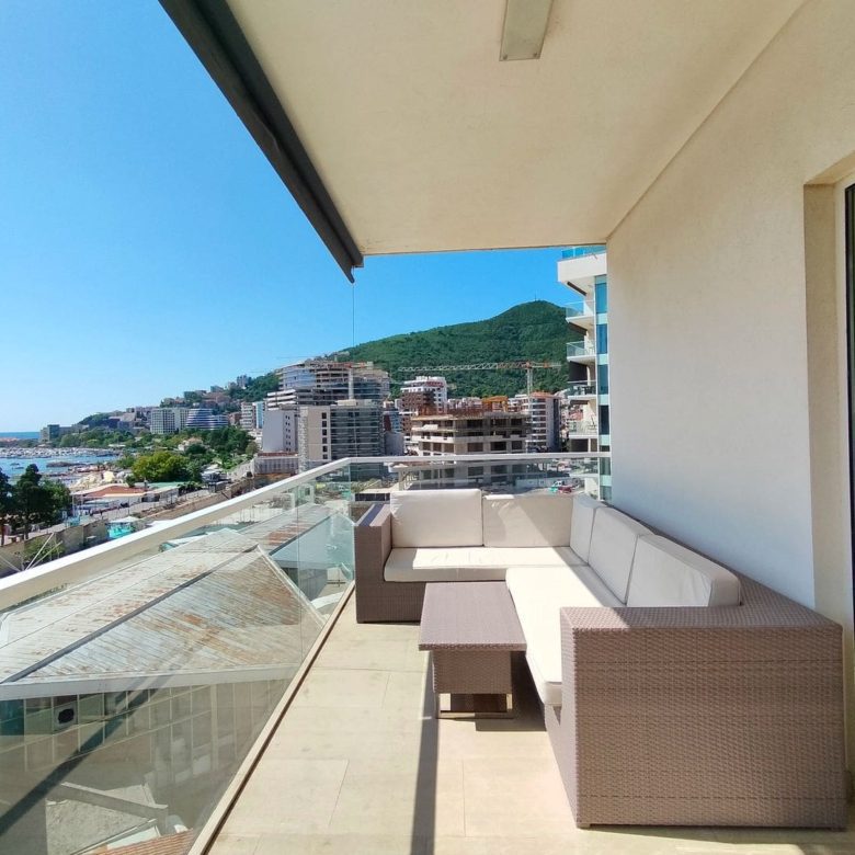 Captivating Apartment Awaits in Budva's Exclusive Tre Canne