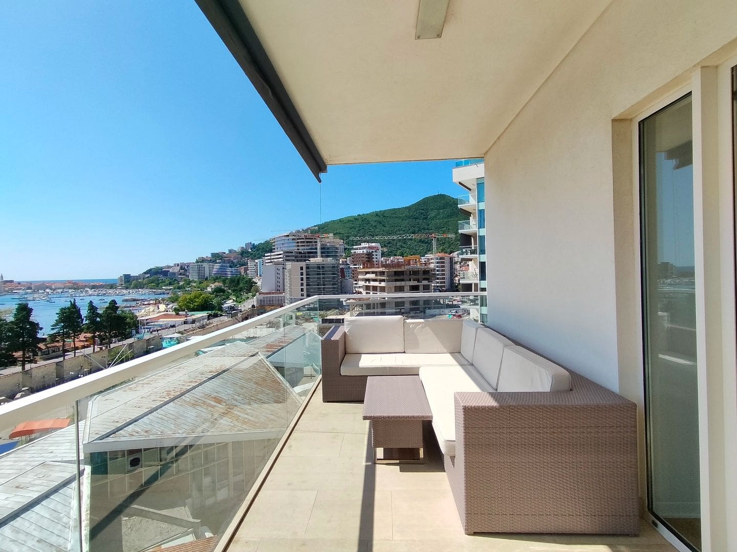 Captivating Apartment Awaits in Budva's Exclusive Tre Canne