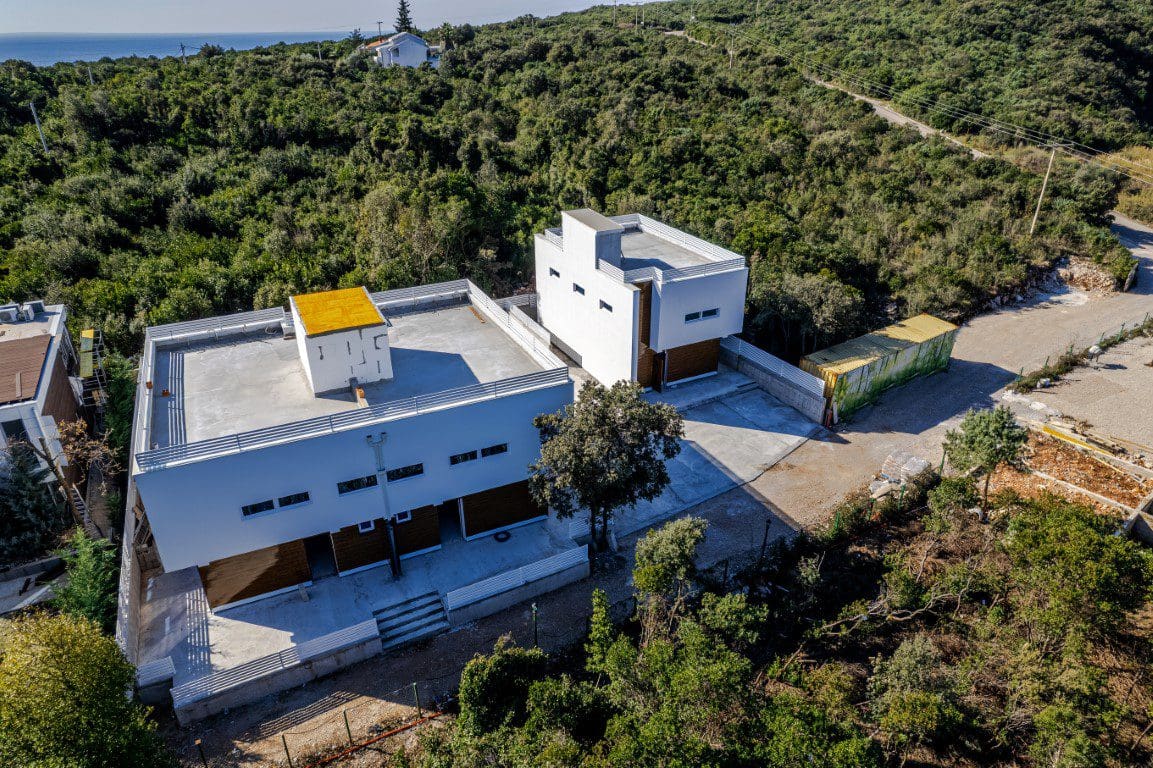 Three Stunning Villas with a Shared Pool — Montenegro