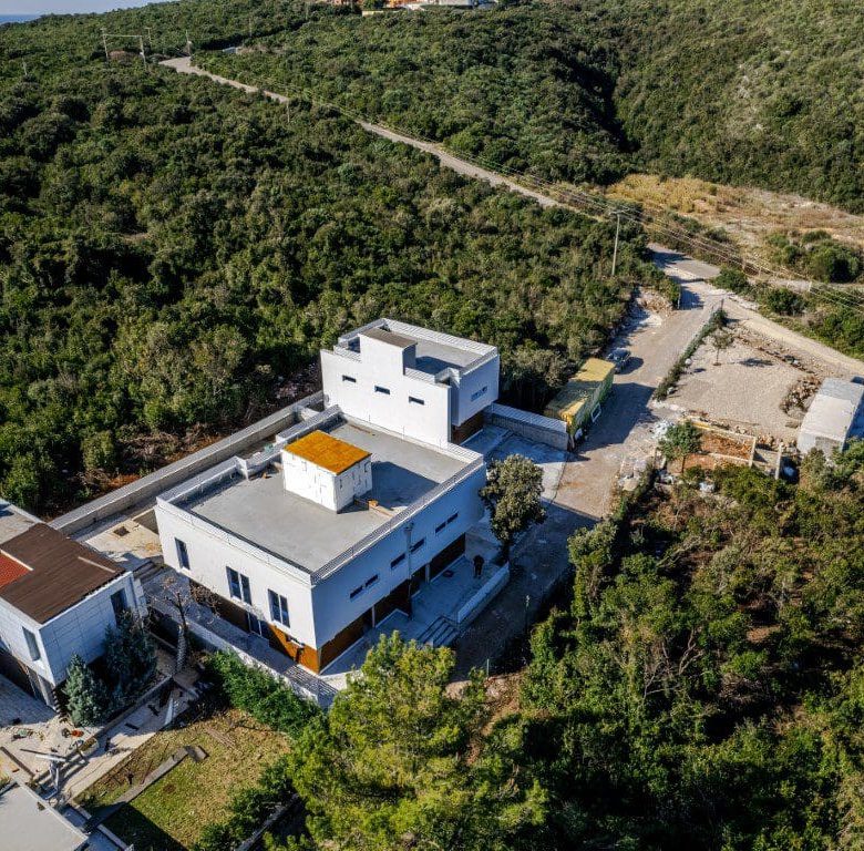 Three Stunning Villas with a Shared Pool — Montenegro