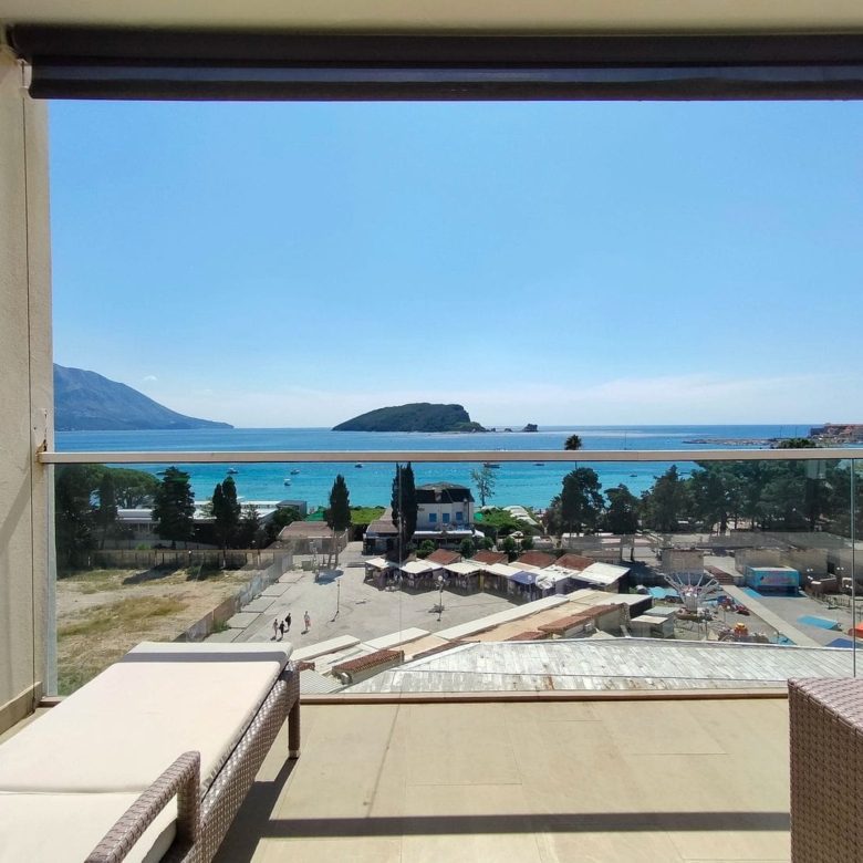 Captivating Apartment Awaits in Budva’s Exclusive Tre Canne