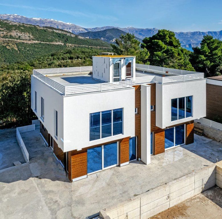 Three Stunning Villas with a Shared Pool — Montenegro