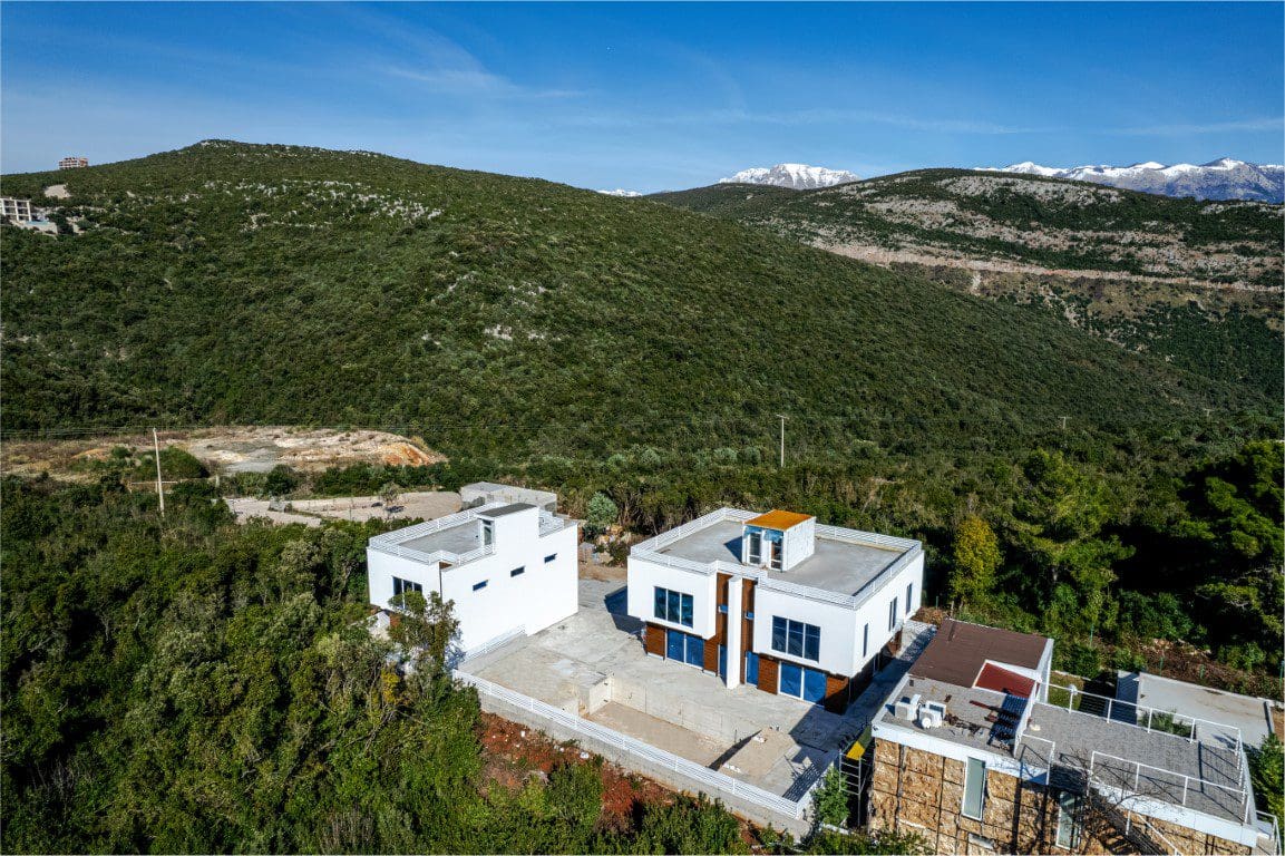 Three Stunning Villas with a Shared Pool — Montenegro