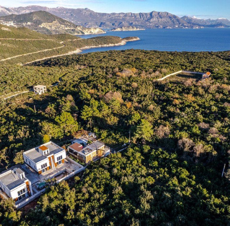 Three Stunning Villas with a Shared Pool — Montenegro
