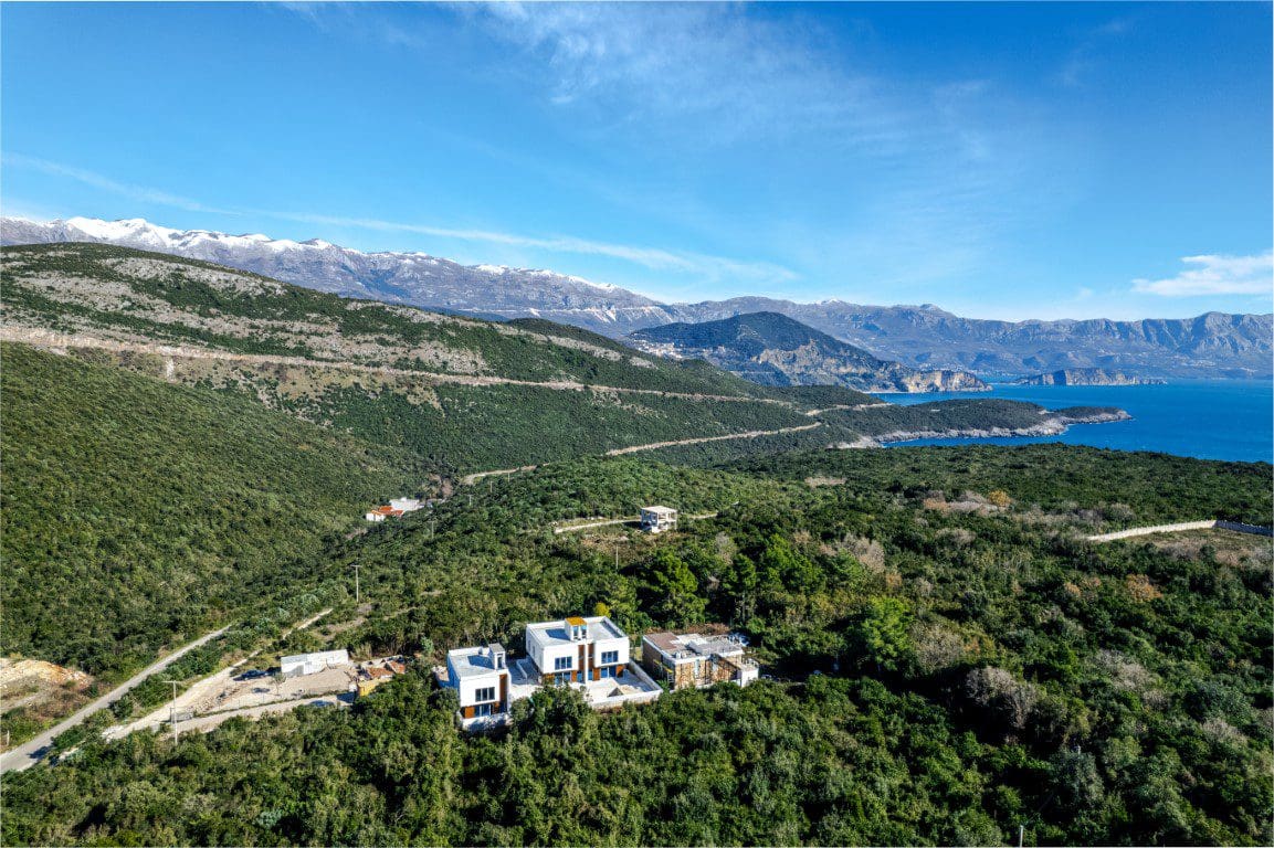 Three Stunning Villas with a Shared Pool — Montenegro