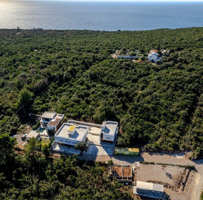 Three Stunning Villas with a Shared Pool — Montenegro