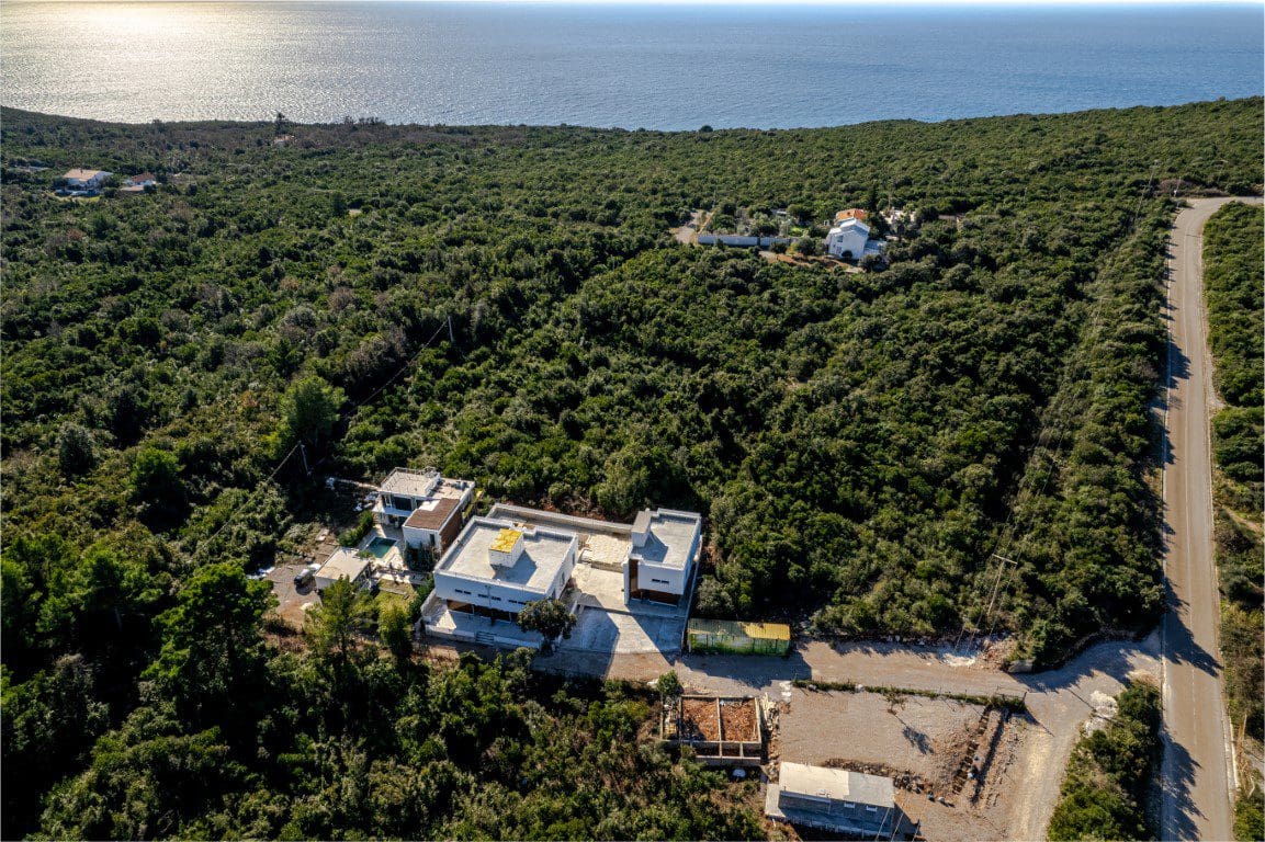 Three Stunning Villas with a Shared Pool — Montenegro