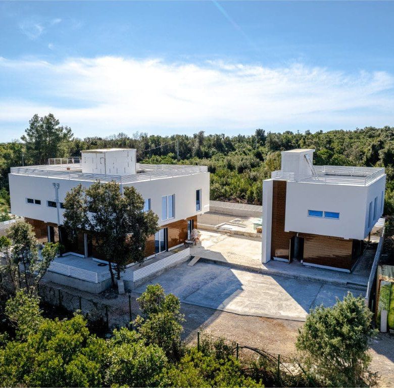 Three Stunning Villas with a Shared Pool — Montenegro