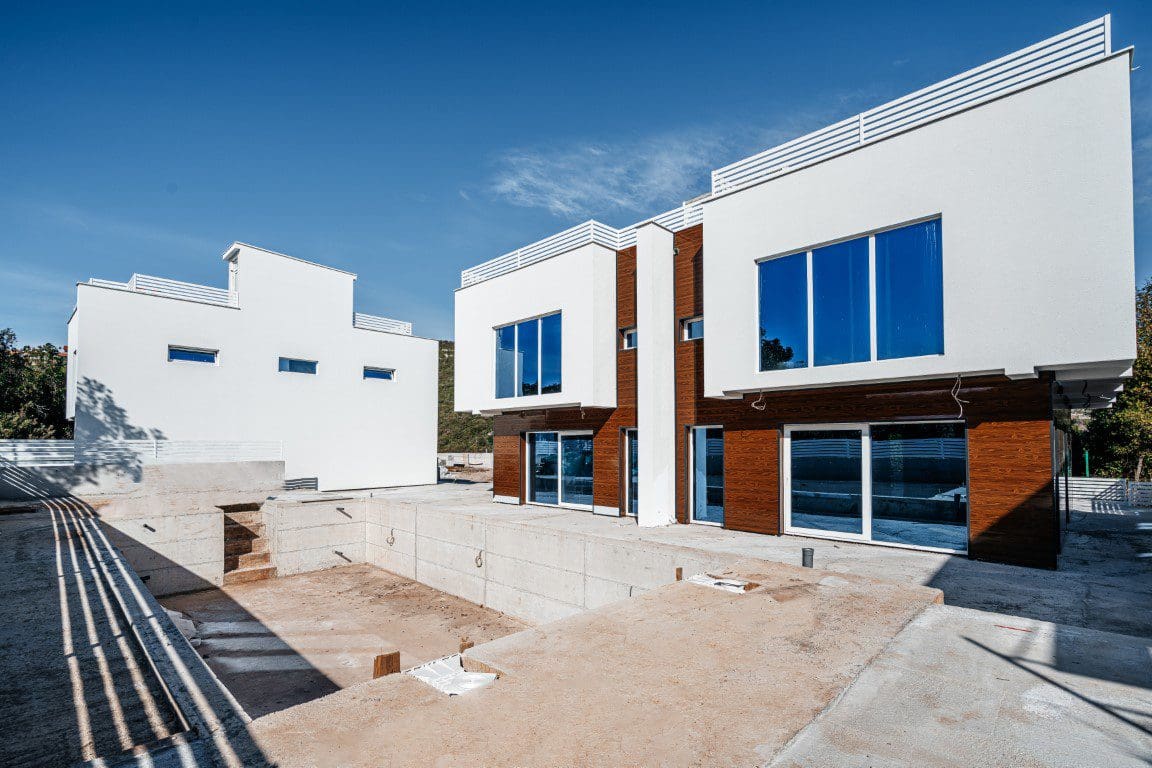 Three Stunning Villas with a Shared Pool — Montenegro