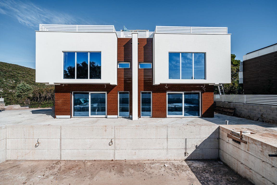 Three Stunning Villas with a Shared Pool — Montenegro