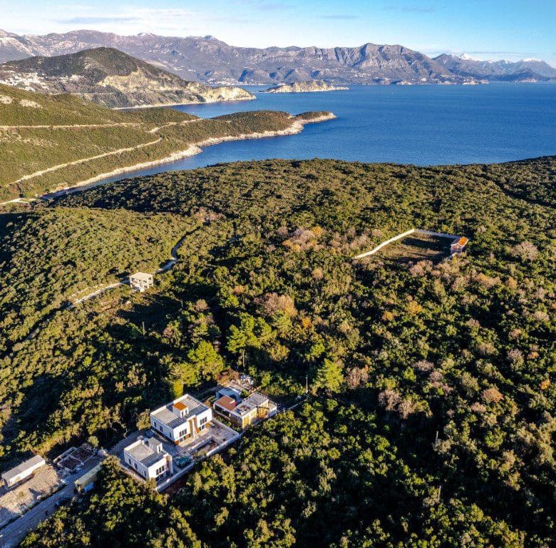 Three Stunning Villas with a Shared Pool — Montenegro