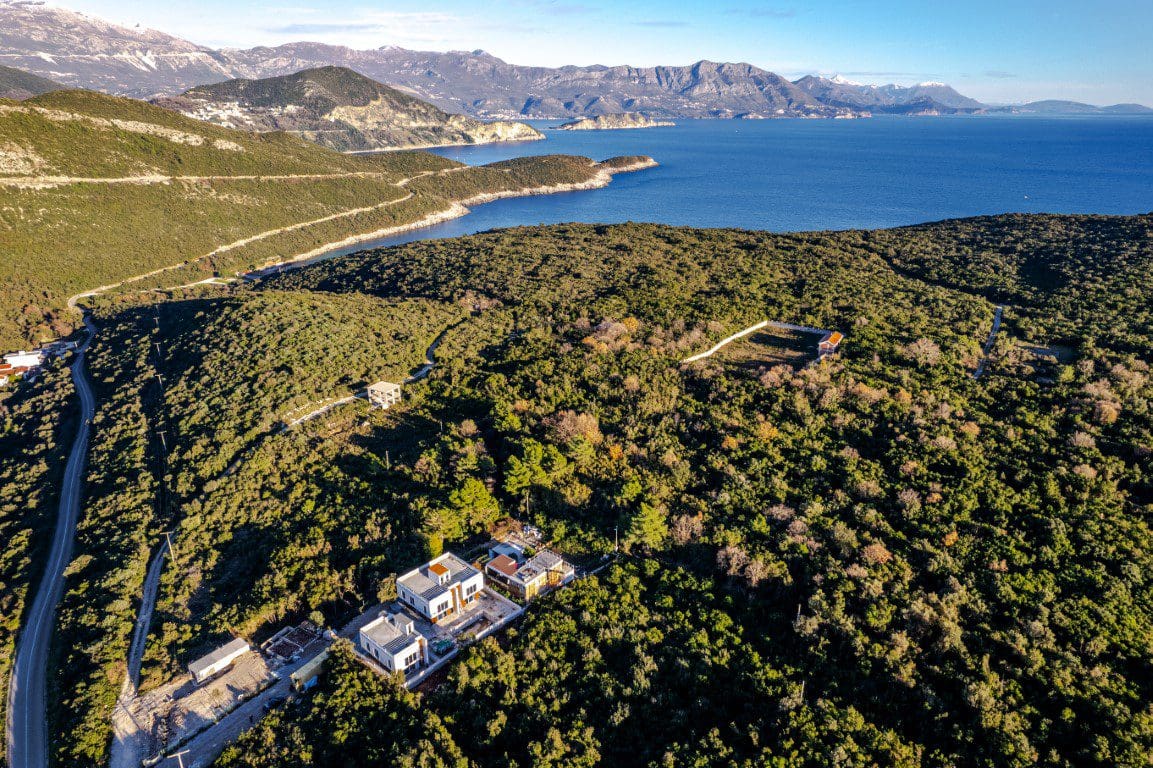 Three Stunning Villas with a Shared Pool — Montenegro
