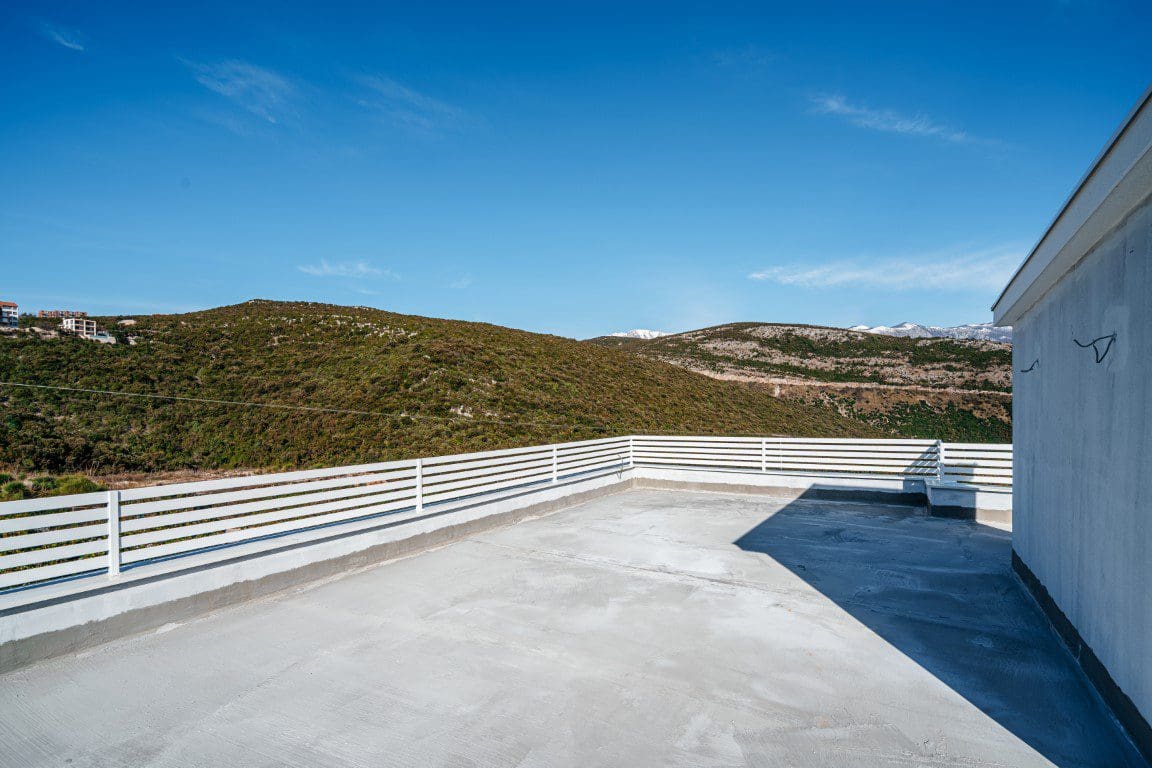 Three Stunning Villas with a Shared Pool — Montenegro