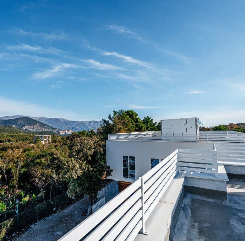 Three Stunning Villas with a Shared Pool — Montenegro