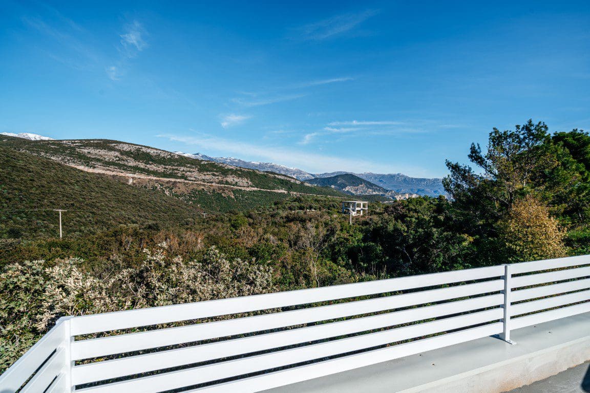 Three Stunning Villas with a Shared Pool — Montenegro