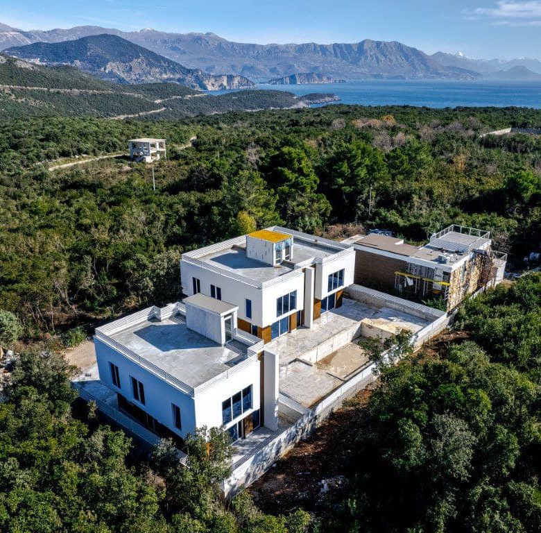 Three Stunning Villas with a Shared Pool — Montenegro