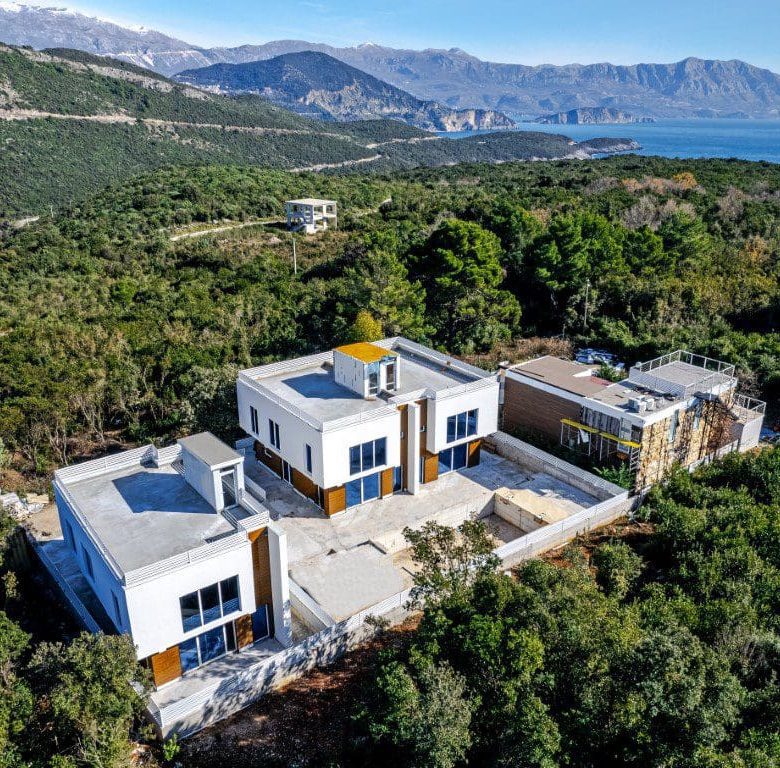 Three Stunning Villas with a Shared Pool — Montenegro