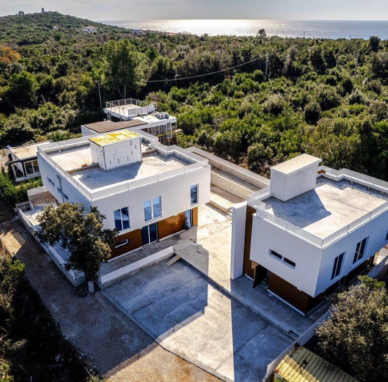 Three Stunning Villas with a Shared Pool — Montenegro