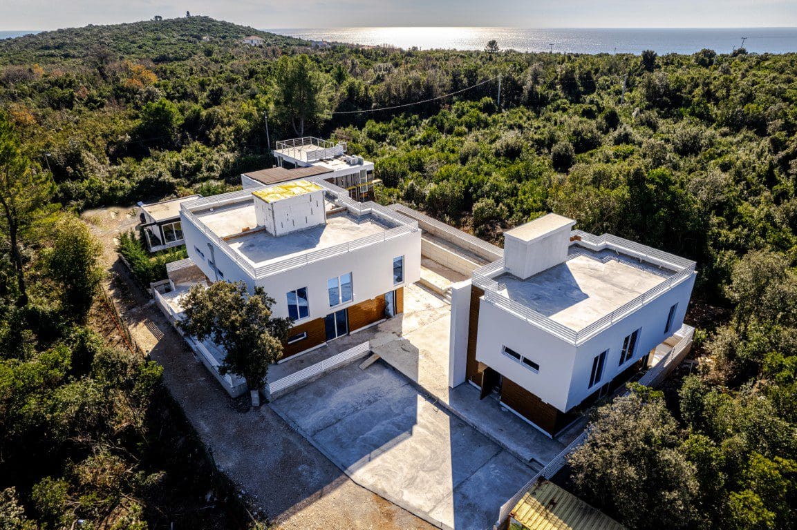 Three Stunning Villas with a Shared Pool — Montenegro
