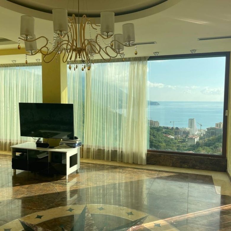 Montenegro Luxury Villa Oasis with Pool in Ivanovici