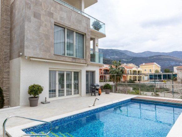 Montenegro-Luxury Villa Oasis with Pool
