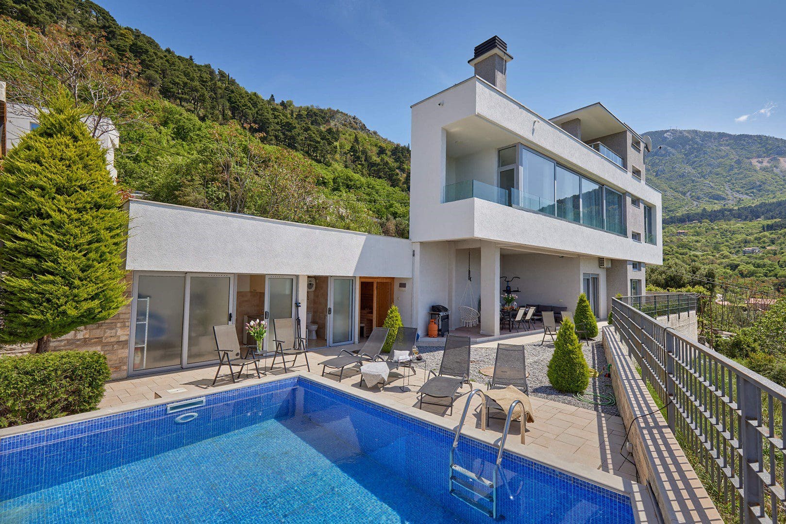 Luxurious Villa with Panoramic Views in Tivat