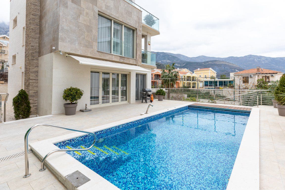 Montenegro-Luxury Villa Oasis with Pool in Becici | Sea View — Montenegro