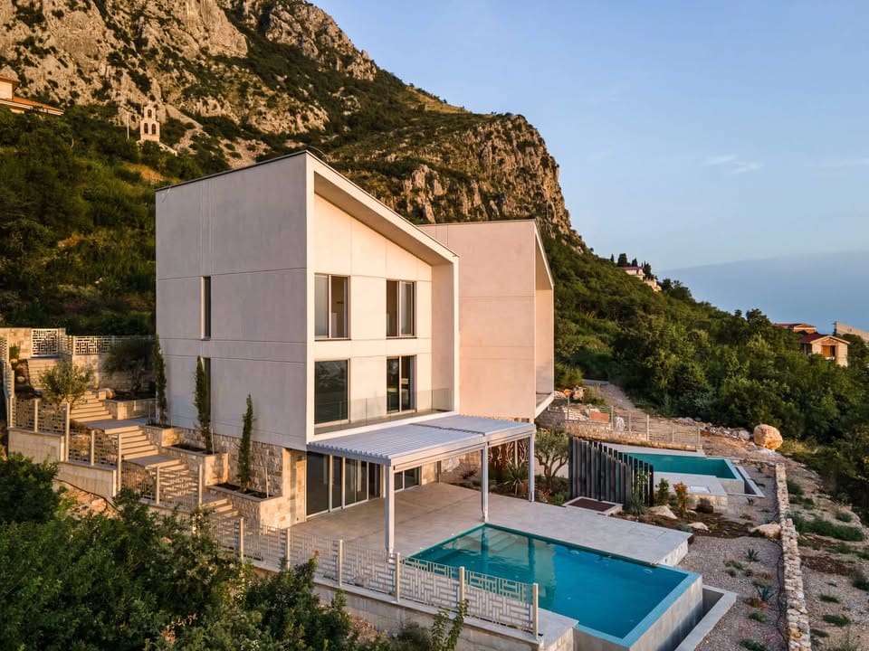 Budva bölgesinde satılık yeni villalar