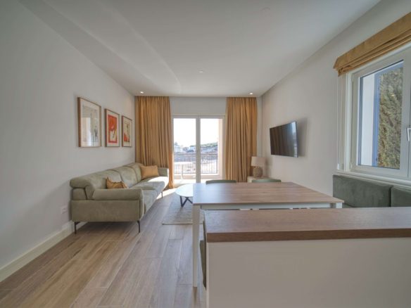 Move-In Ready Modern Apartment in Lustica Bay