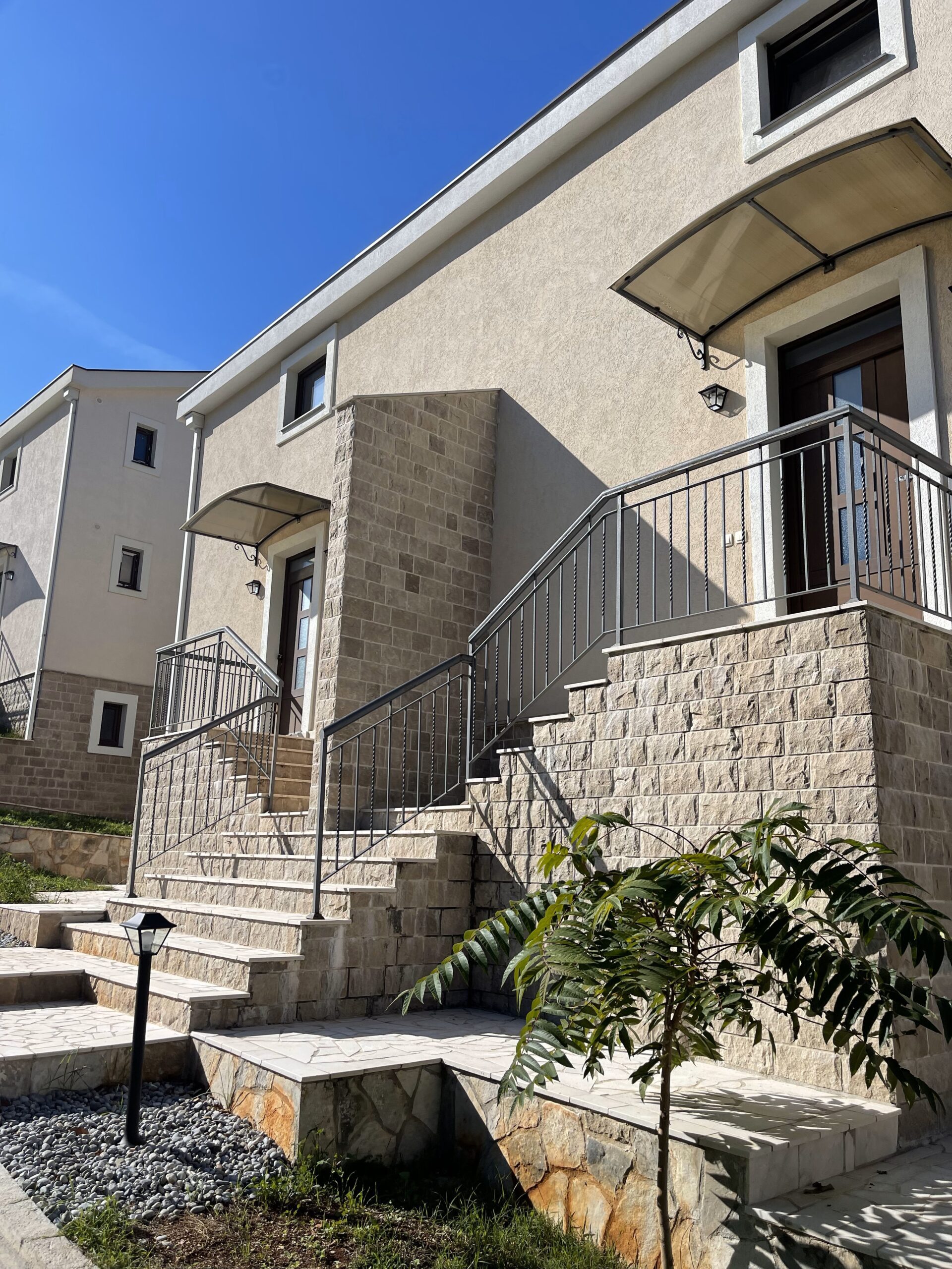 MREproperty (1) Townhouses for Sale in Vranovici