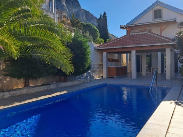 Villa With Pool For Sale In Blizikuce