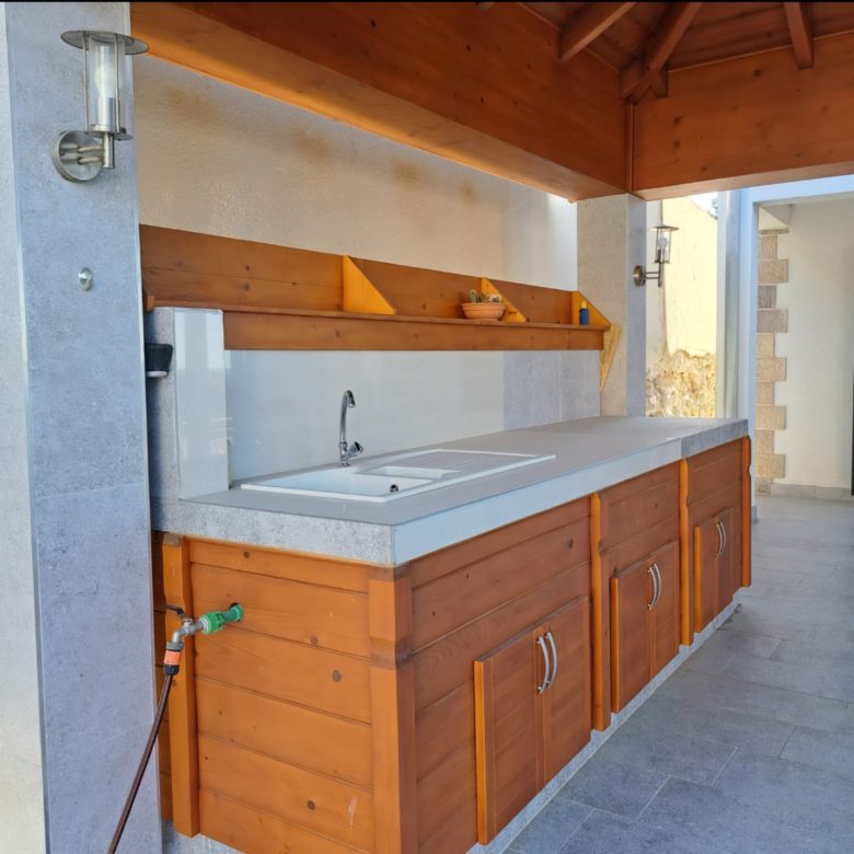 Villa with Pool for Sale in Blizikuce — Montenegro