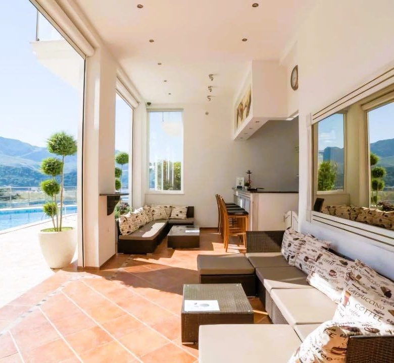 Exklusives Penthouse mit Panorama-Meerblick in Becici — Montenegro