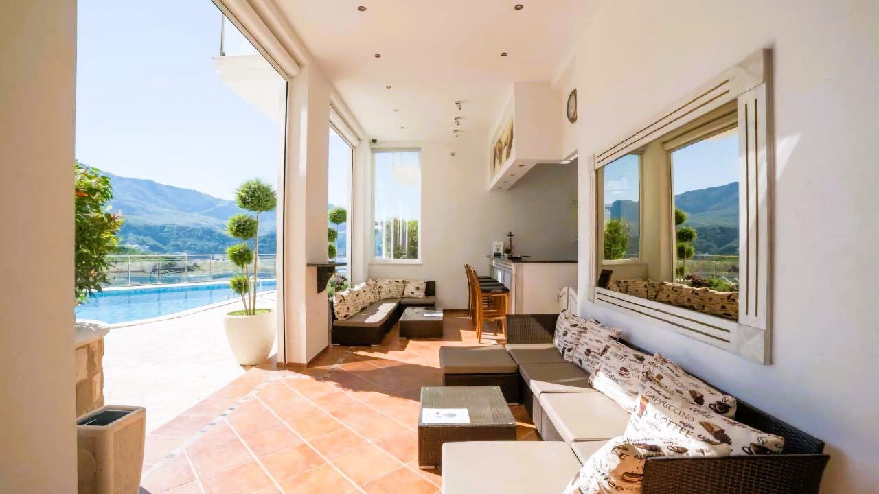 Exklusives Penthouse mit Panorama-Meerblick in Becici — Montenegro