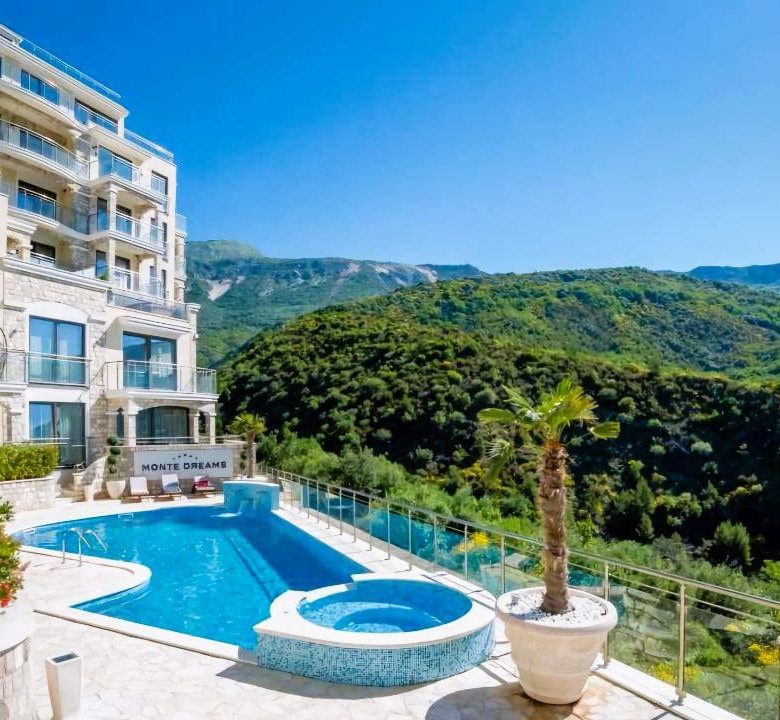 Exklusives Penthouse mit Panorama-Meerblick in Becici — Montenegro