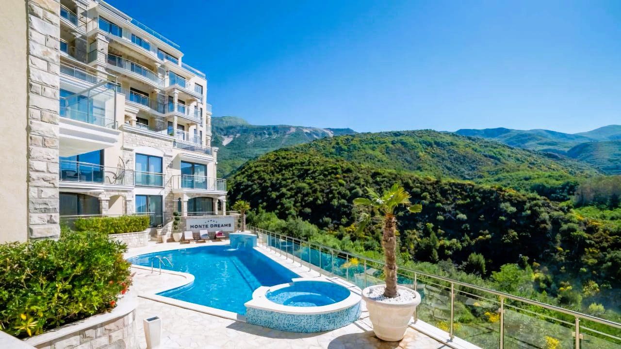 Exklusives Penthouse mit Panorama-Meerblick in Becici — Montenegro