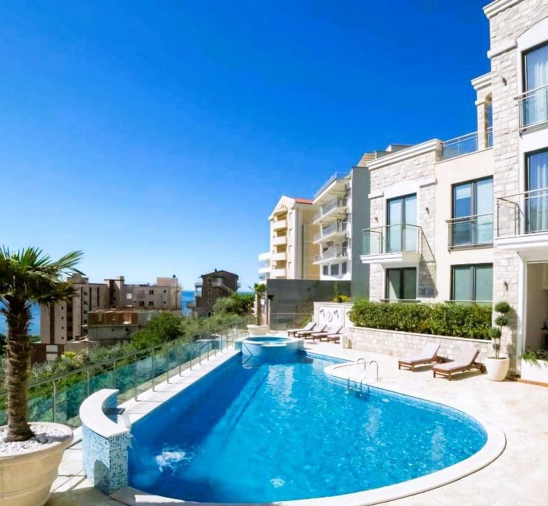 Exklusives Penthouse mit Panorama-Meerblick in Becici — Montenegro
