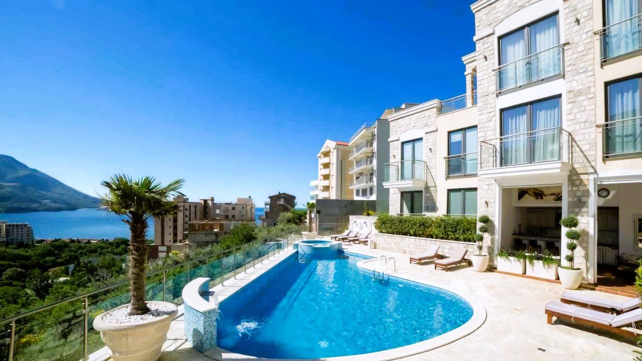 Exklusives Penthouse mit Panorama-Meerblick in Becici — Montenegro