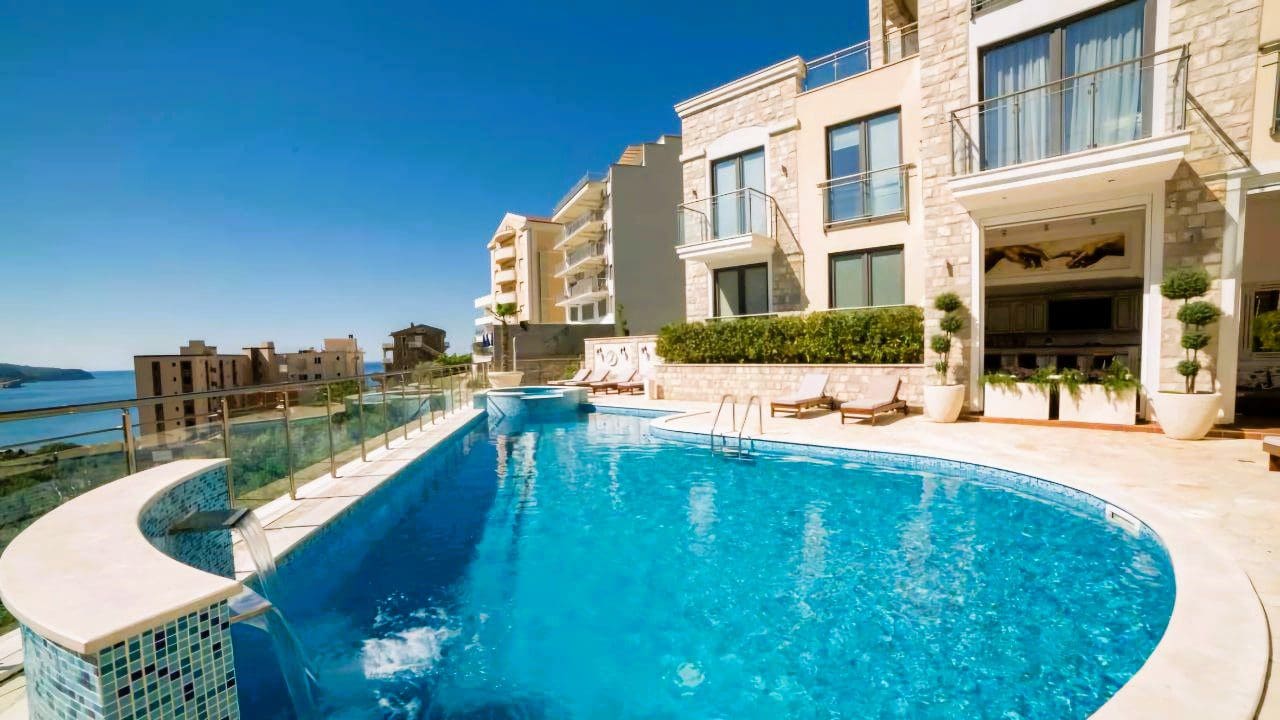Exklusives Penthouse mit Panorama-Meerblick in Becici — Montenegro