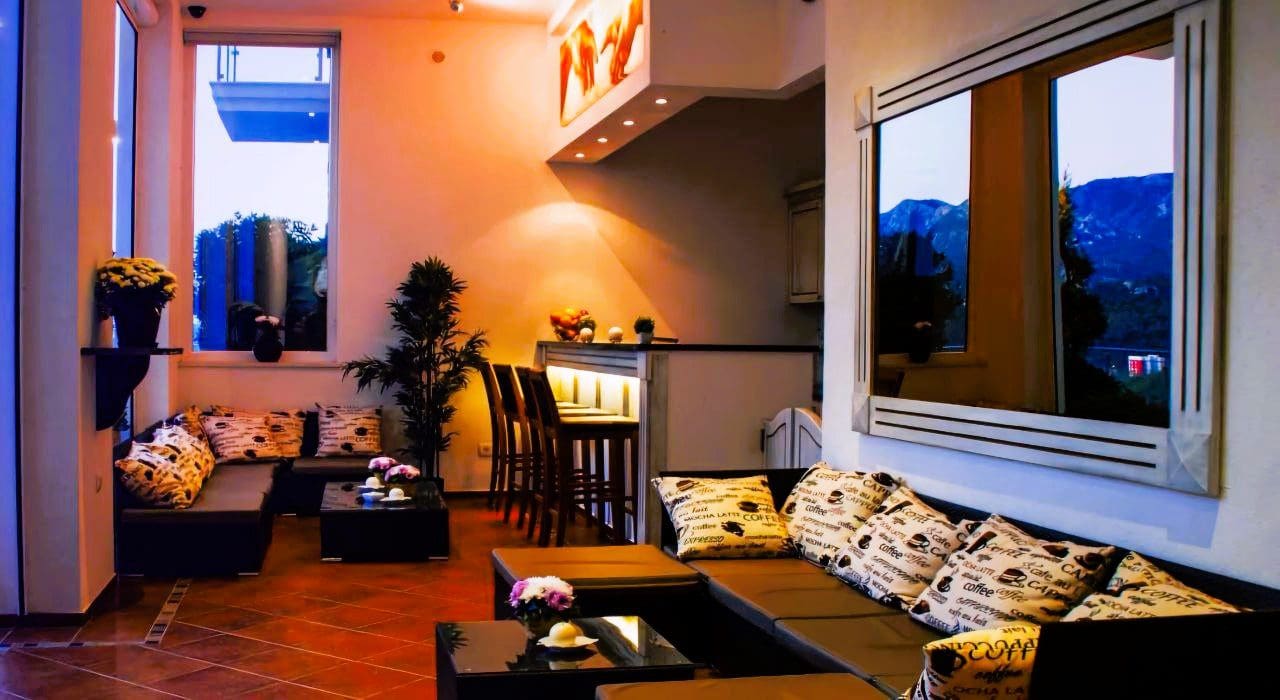 Exklusives Penthouse mit Panorama-Meerblick in Becici — Montenegro