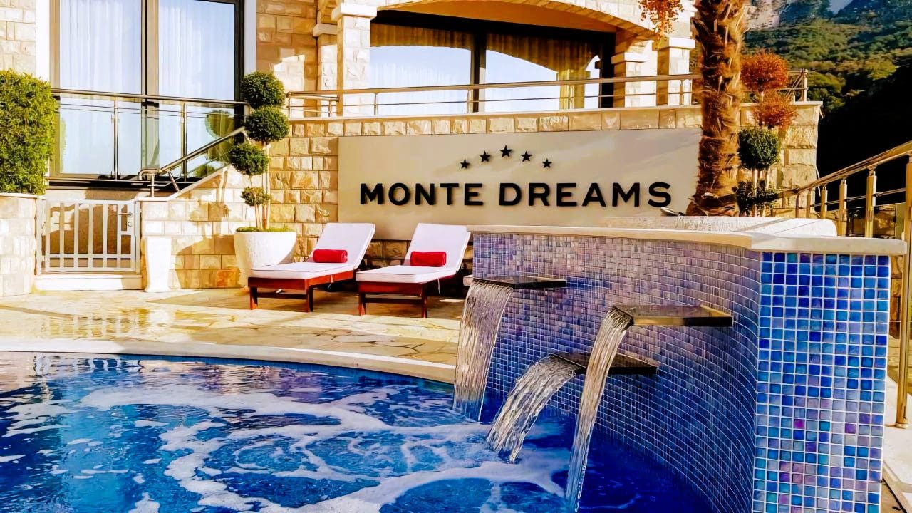 Exklusives Penthouse mit Panorama-Meerblick in Becici — Montenegro