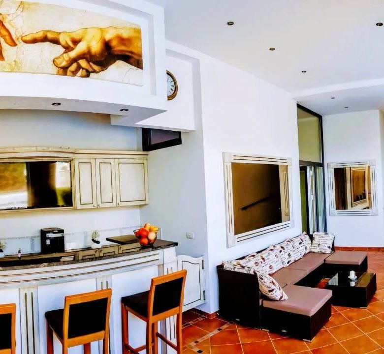 Exklusives Penthouse mit Panorama-Meerblick in Becici — Montenegro