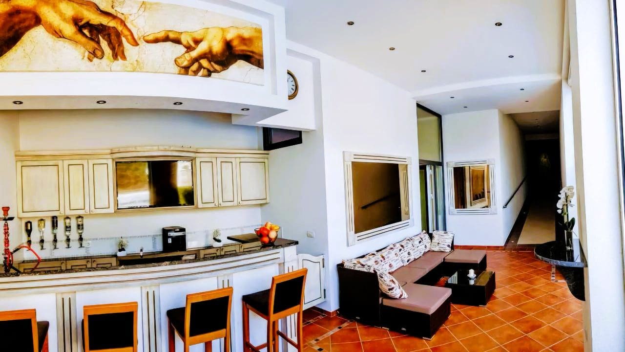 Exklusives Penthouse mit Panorama-Meerblick in Becici — Montenegro