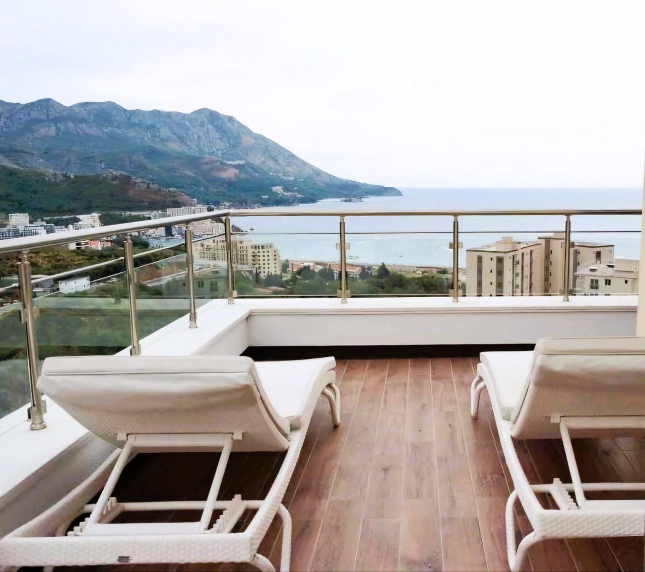 Exklusives Penthouse mit Panorama-Meerblick in Becici — Montenegro